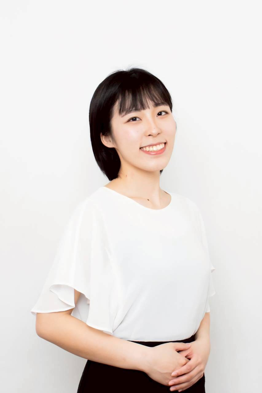 「回転寿司」ショートドラマ　黄本初華チェキ（ランダムでサイン入り）